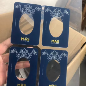LOCKING CARD